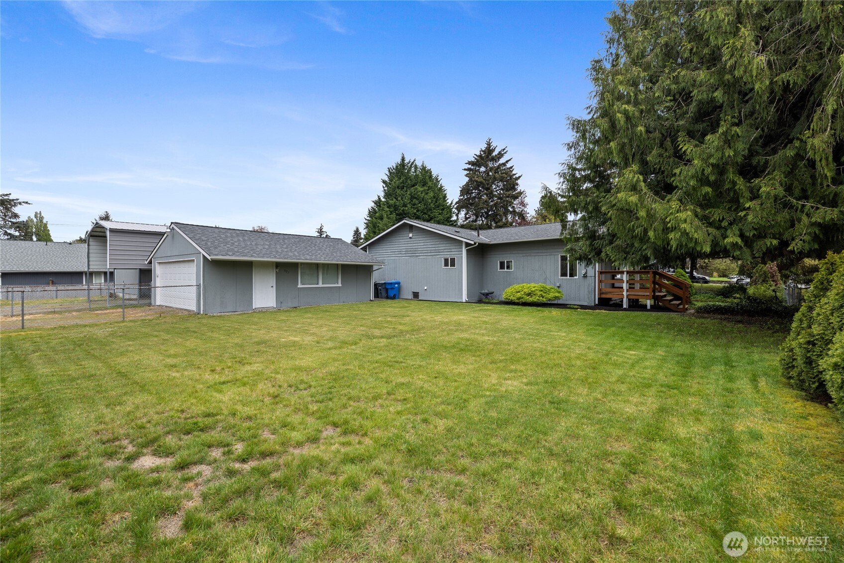 827 99th St S , Tacoma, WA 98444