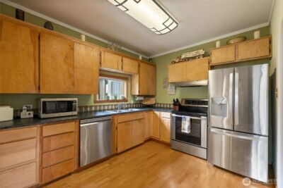 827 99th St S , Tacoma, WA 98444 - Photo 8