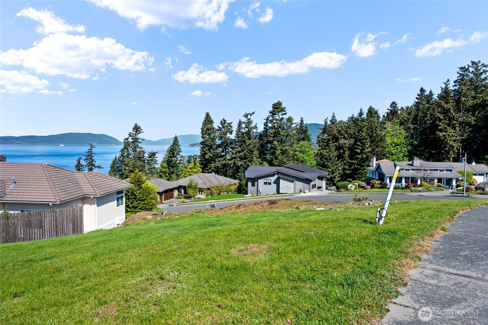 2414 Washington Court , Anacortes, WA 98221