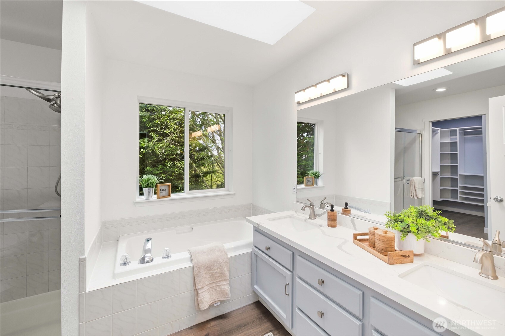 23120 SE 246th Place , Maple Valley, WA 98038