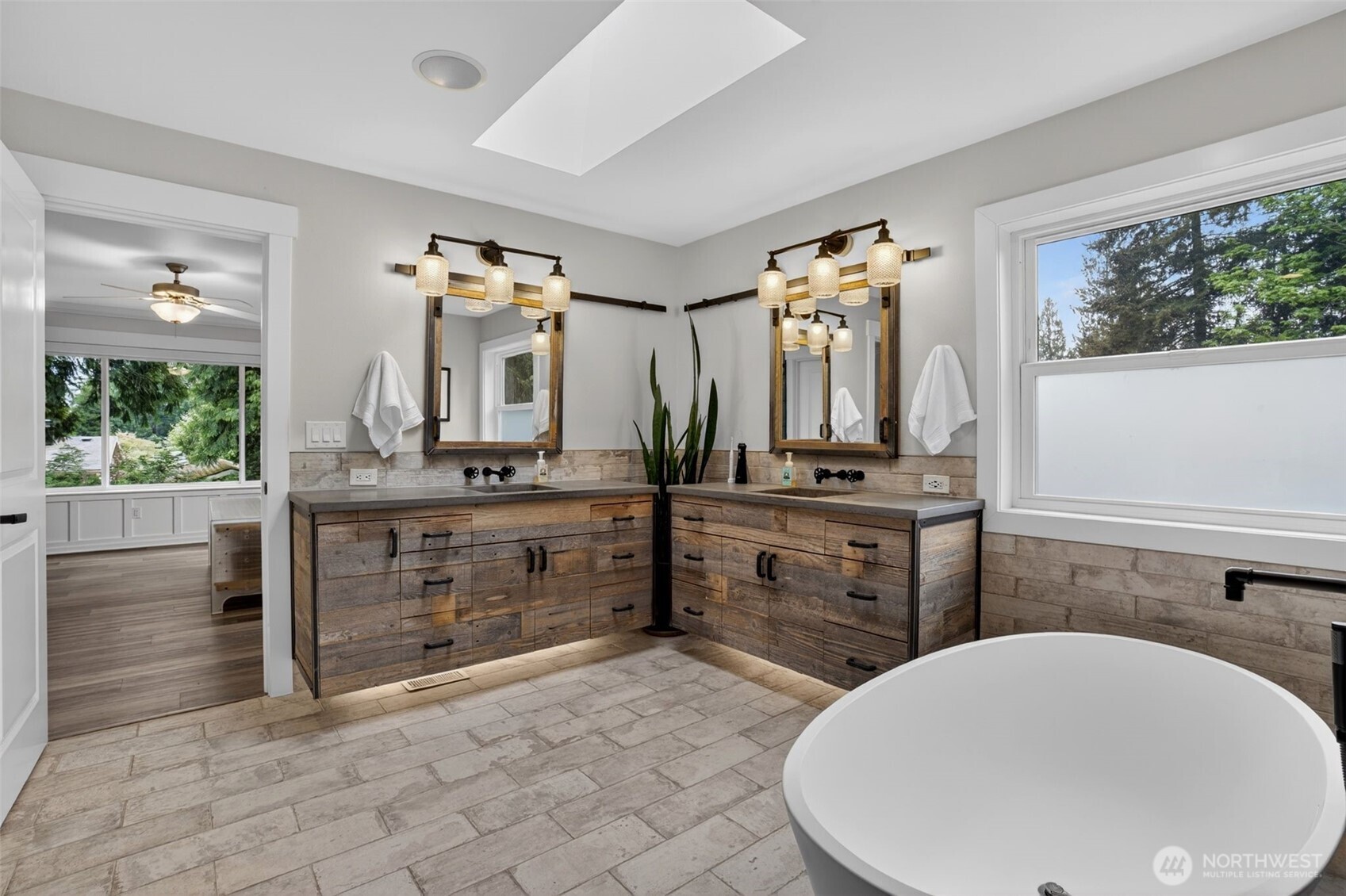 11419 NE 100th Street , Kirkland, WA 98033
