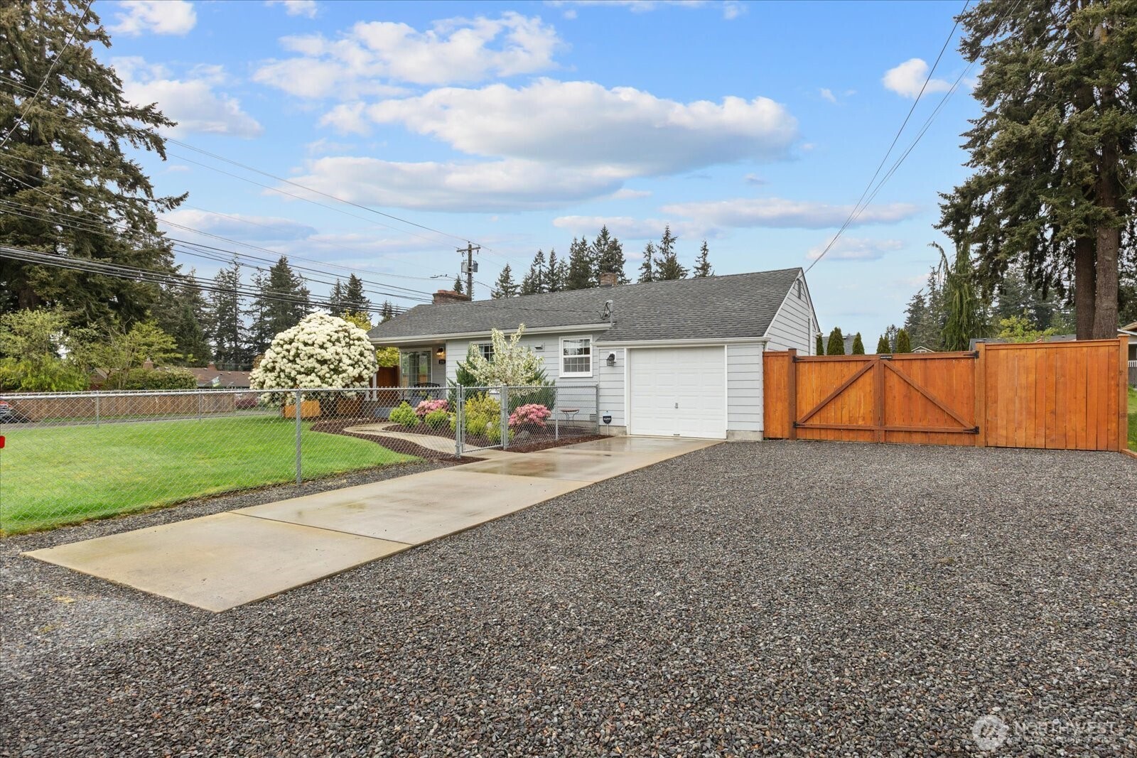 221 Tamarack Avenue , Everett, WA 98203