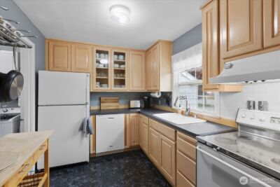 221 Tamarack Avenue , Everett, WA 98203 - Photo 6