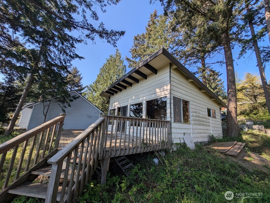 7537 Holiday Boulevard , Guemes Island, WA 98221
