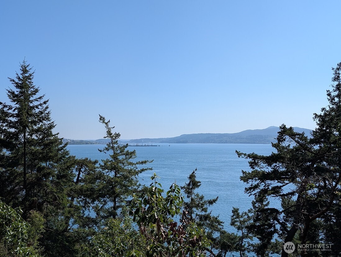 7537 Holiday Boulevard , Guemes Island, WA 98221