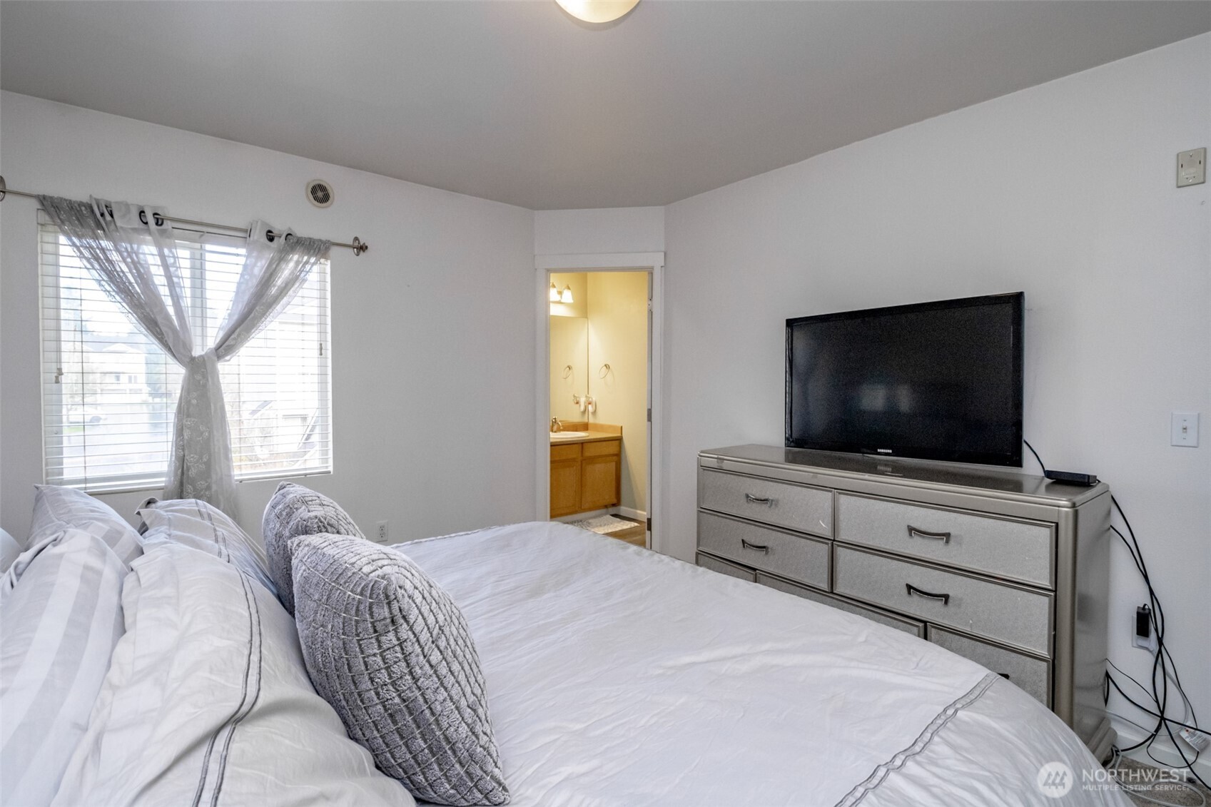 5305 Military RD E #A, Tacoma, WA 98446