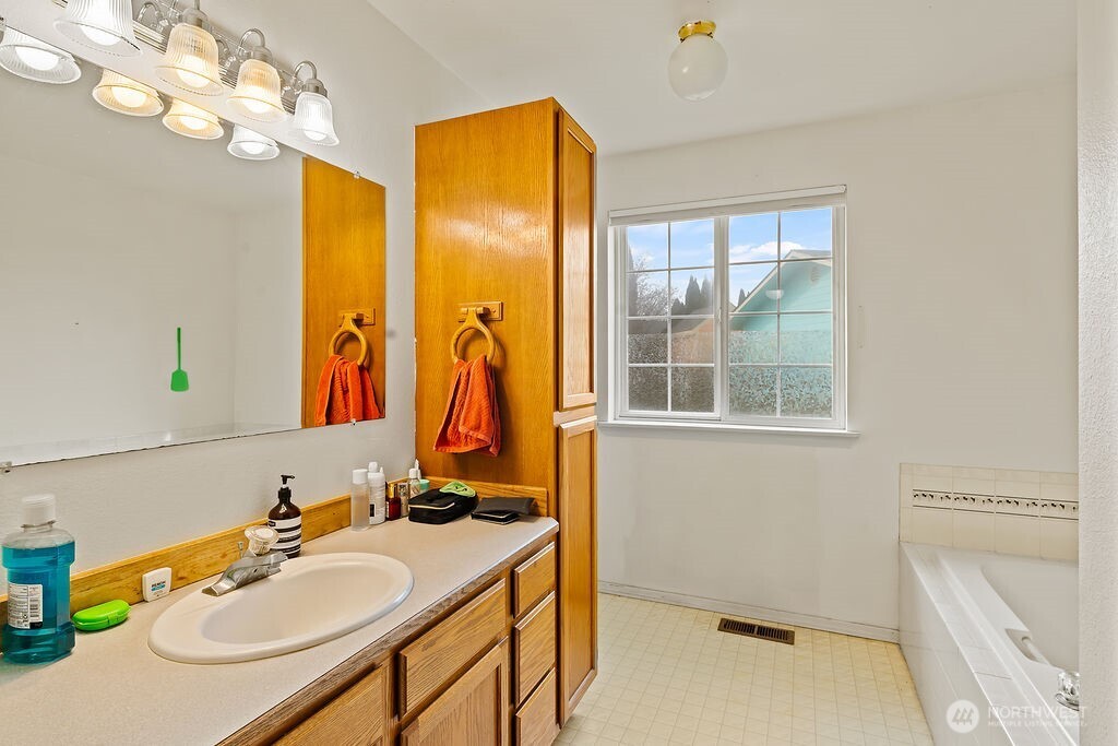 301 W Helena Avenue , Ellensburg, WA 98926