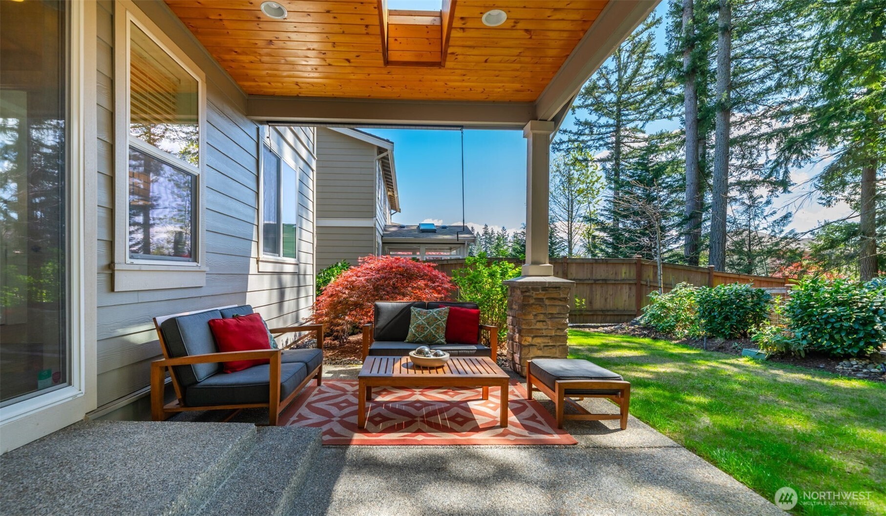 23331 SE 4th Place , Sammamish, WA 98074-7370