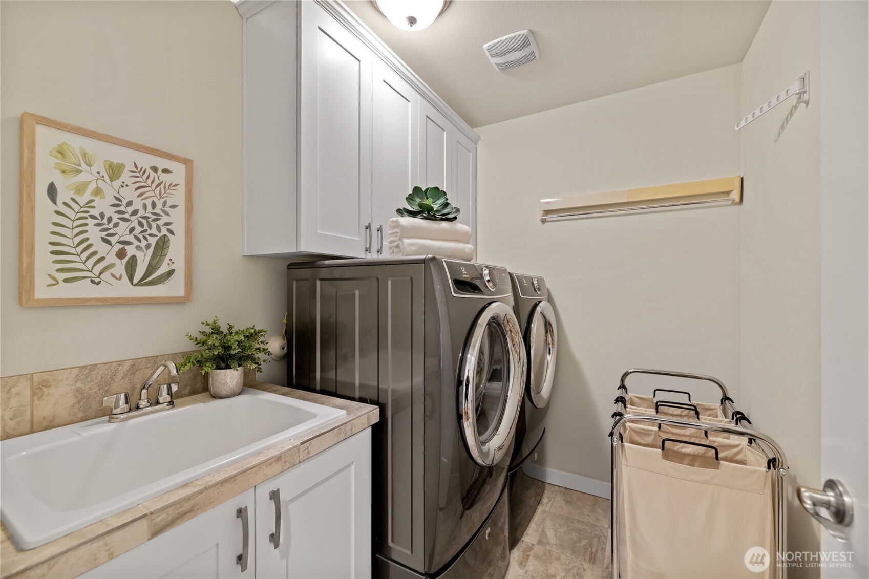 23331 SE 4th Place , Sammamish, WA 98074-7370