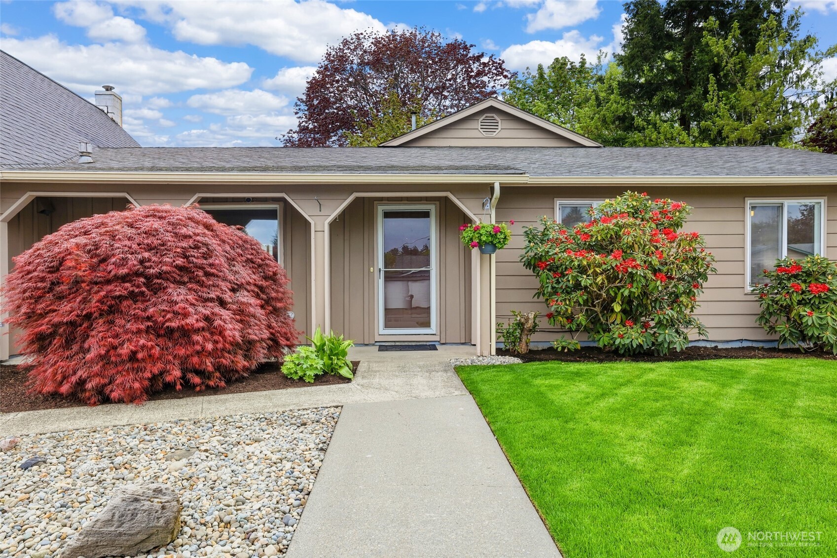 23105 20th Avenue S, Des Moines, WA 98198