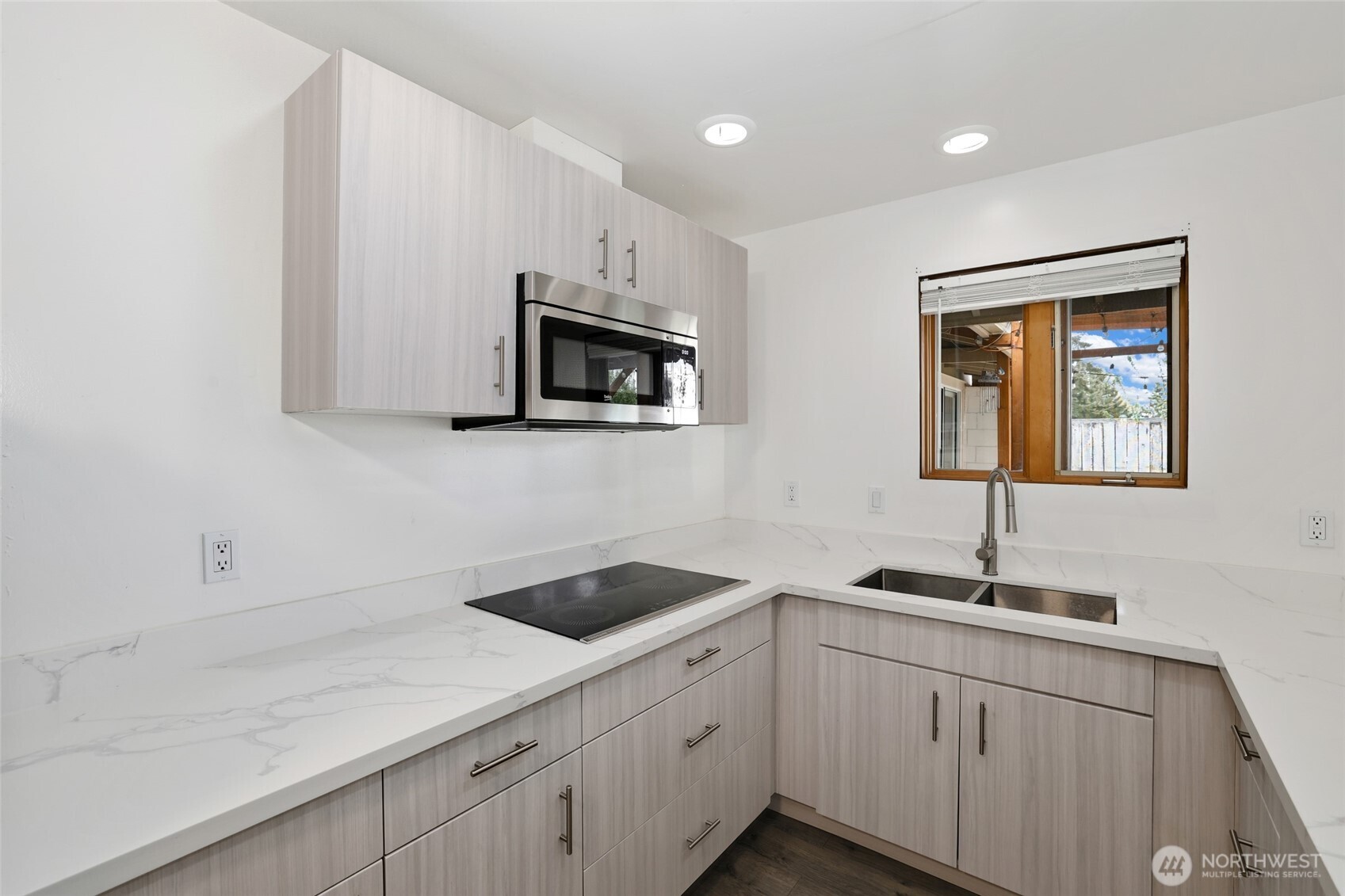 23105 20th Avenue S, Des Moines, WA 98198