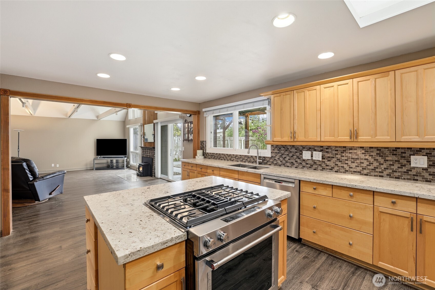 23105 20th Avenue S, Des Moines, WA 98198