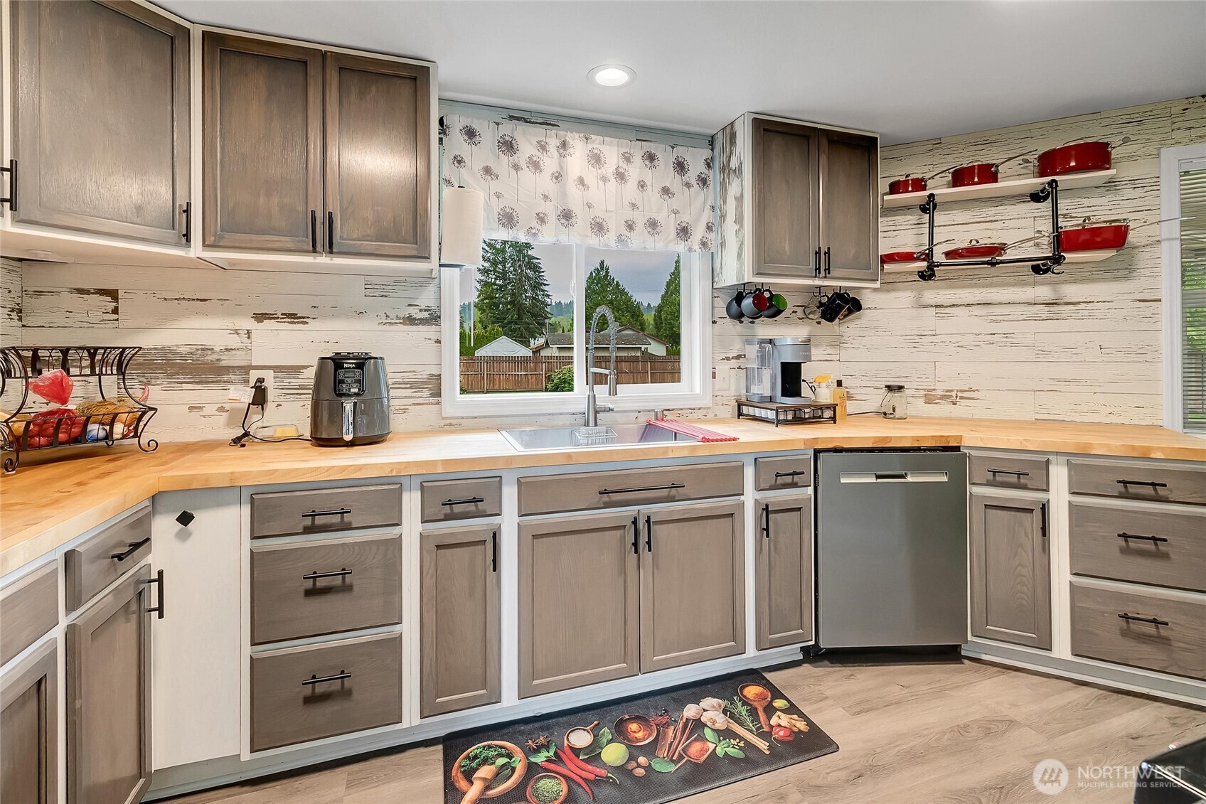 5617 322nd Avenue NE, Carnation, WA 98014