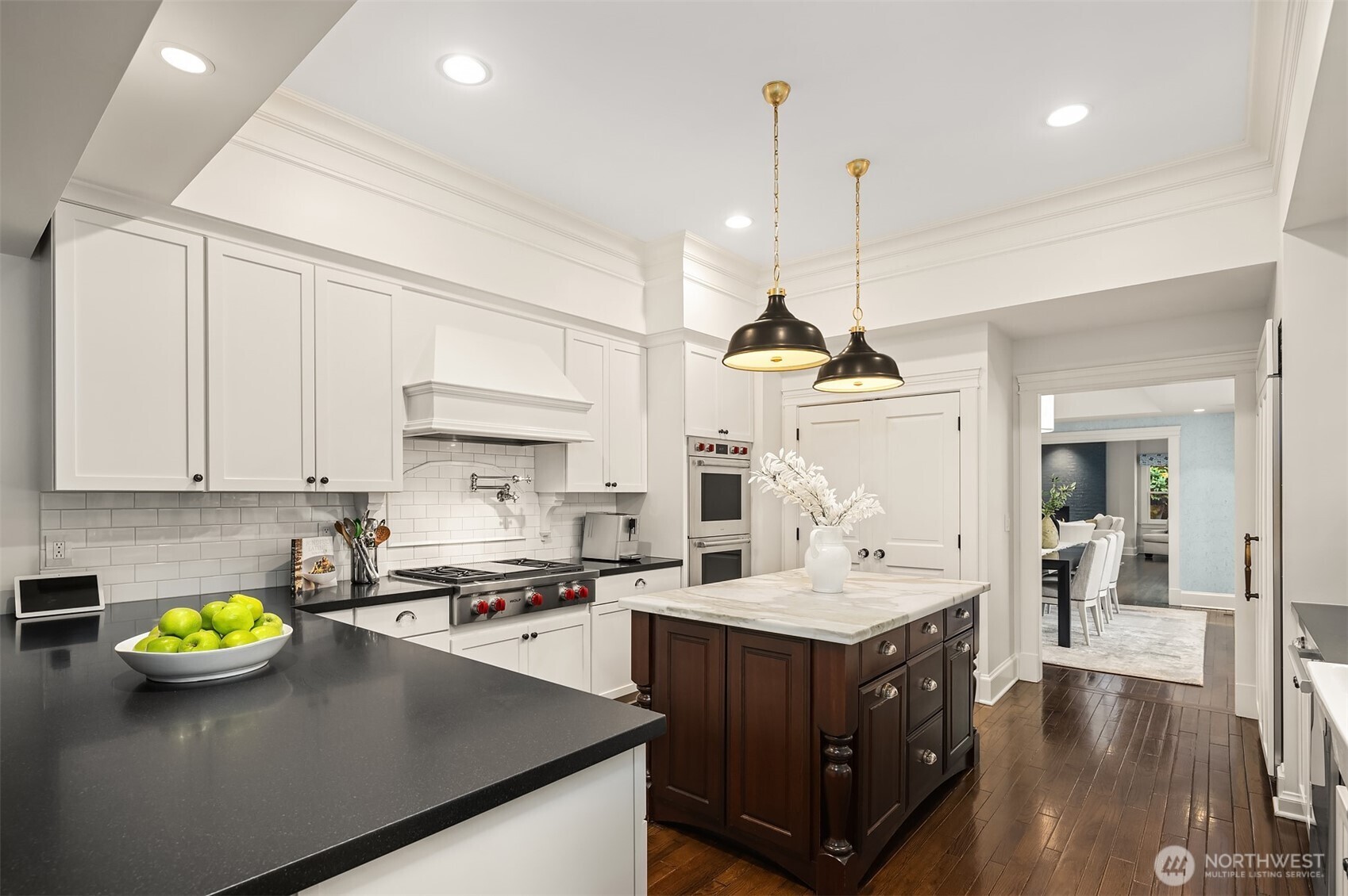 2042 77th Avenue NE, Medina, WA 98039