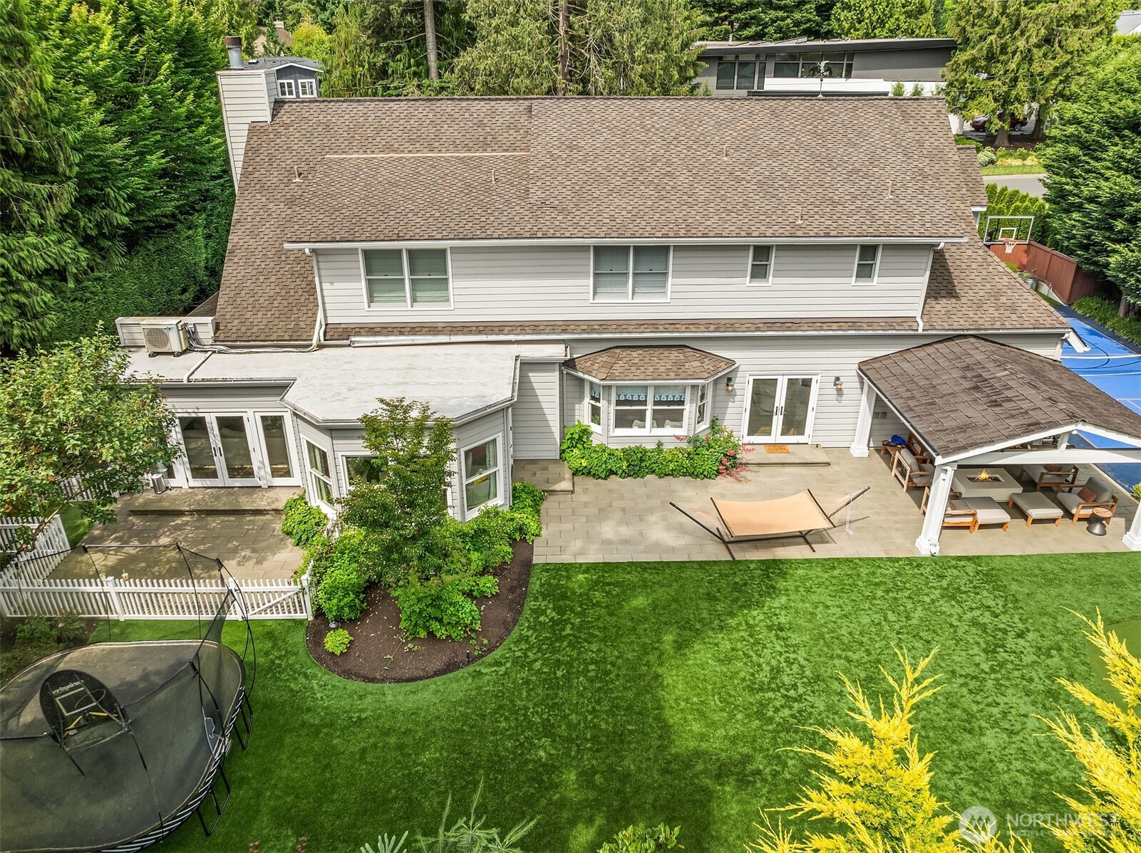 2042 77th Avenue NE, Medina, WA 98039