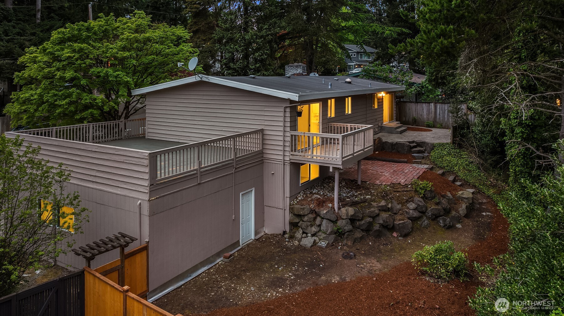 2814 129th Avenue SE, Bellevue, WA 98005