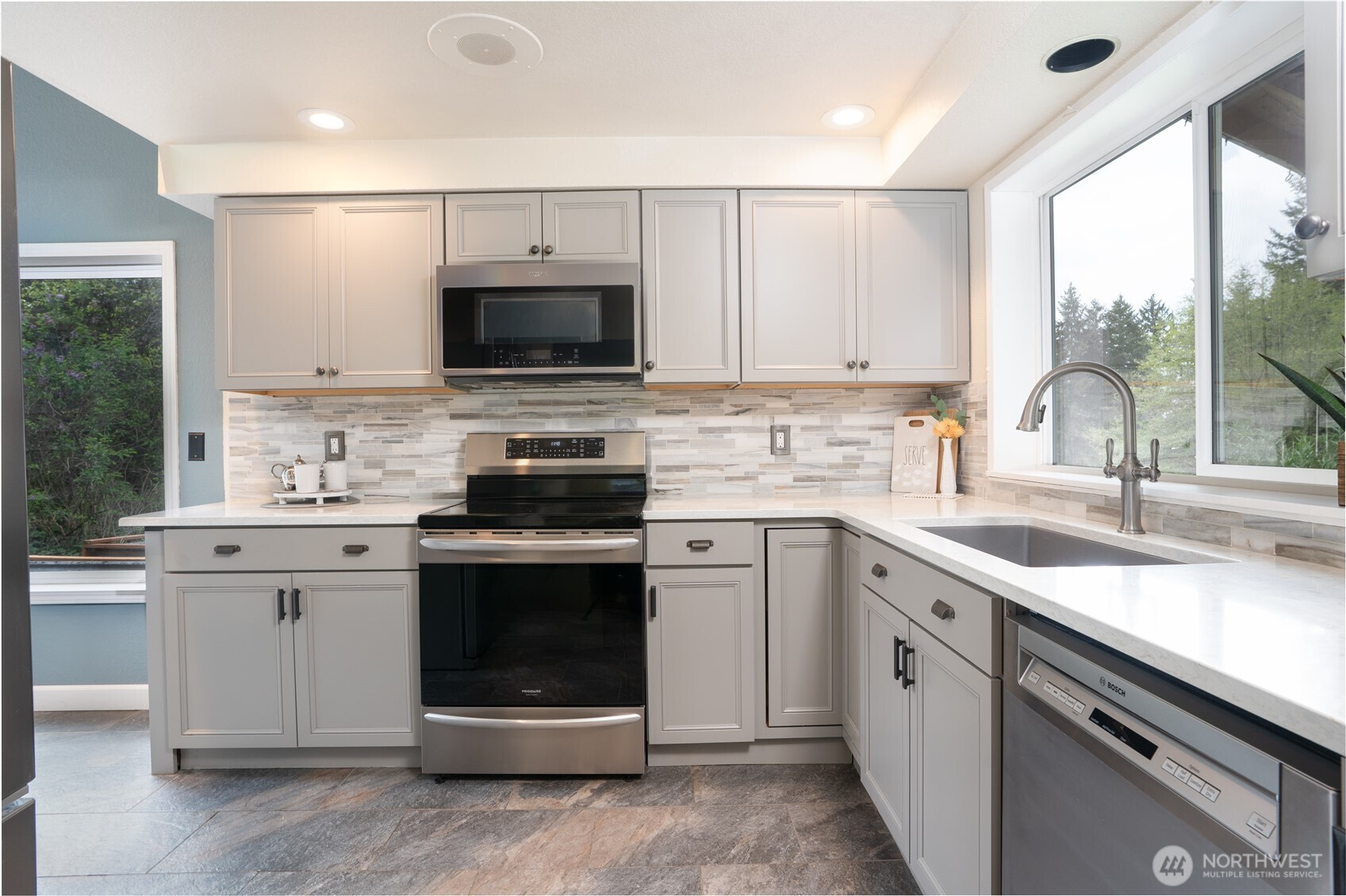 5026 Foxhall Drive NE, Olympia, WA 98516