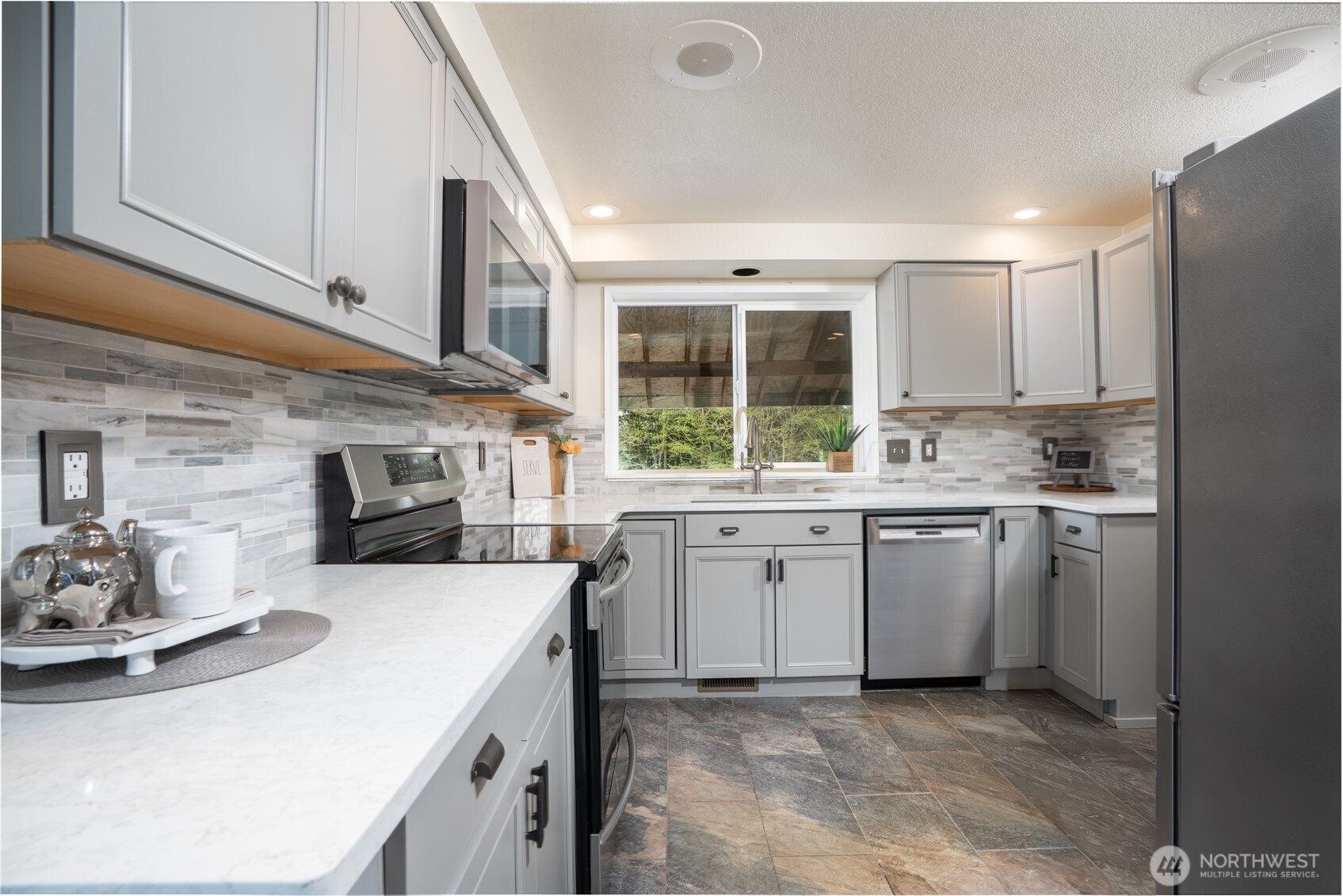 5026 Foxhall Drive NE, Olympia, WA 98516