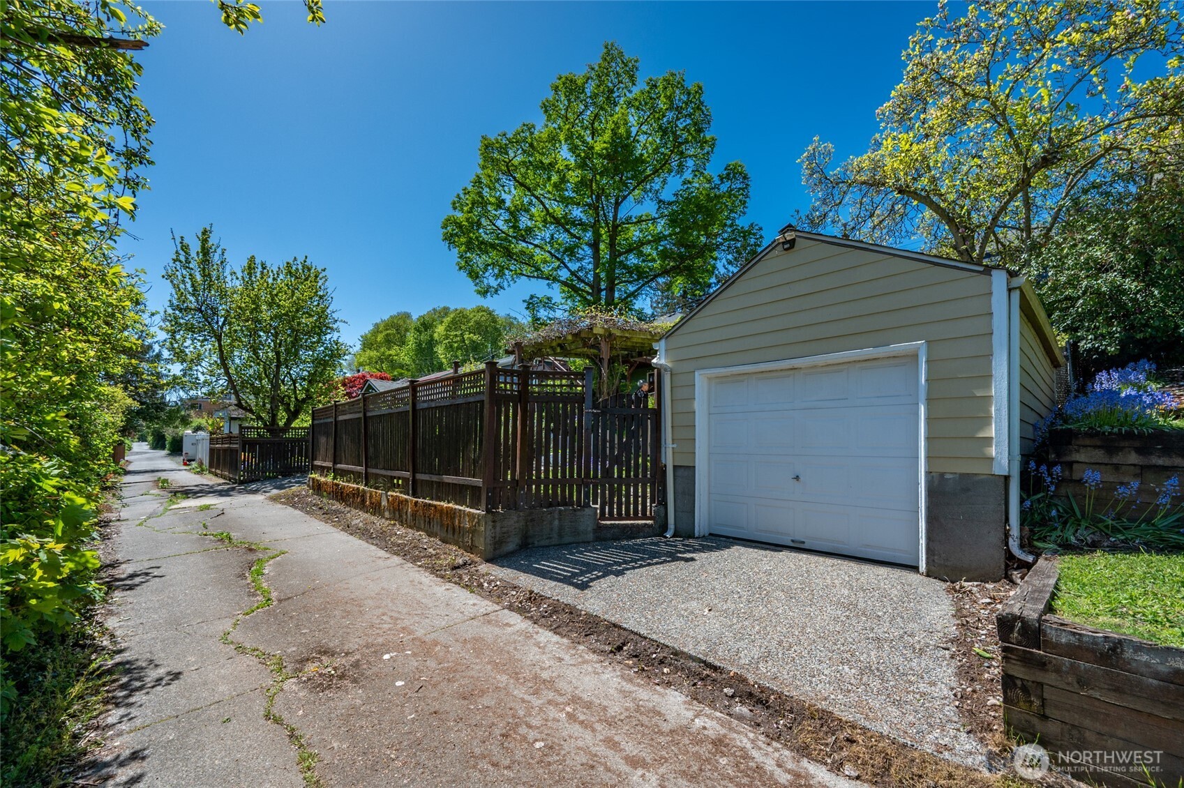 2822 23rd Avenue W, Seattle, WA 98199