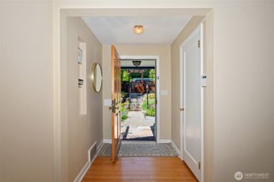 2822 23rd Avenue W, Seattle, WA 98199 - Photo 4