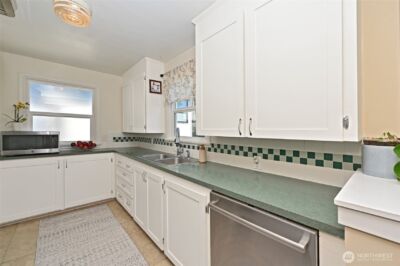 2822 23rd Avenue W, Seattle, WA 98199 - Photo 9
