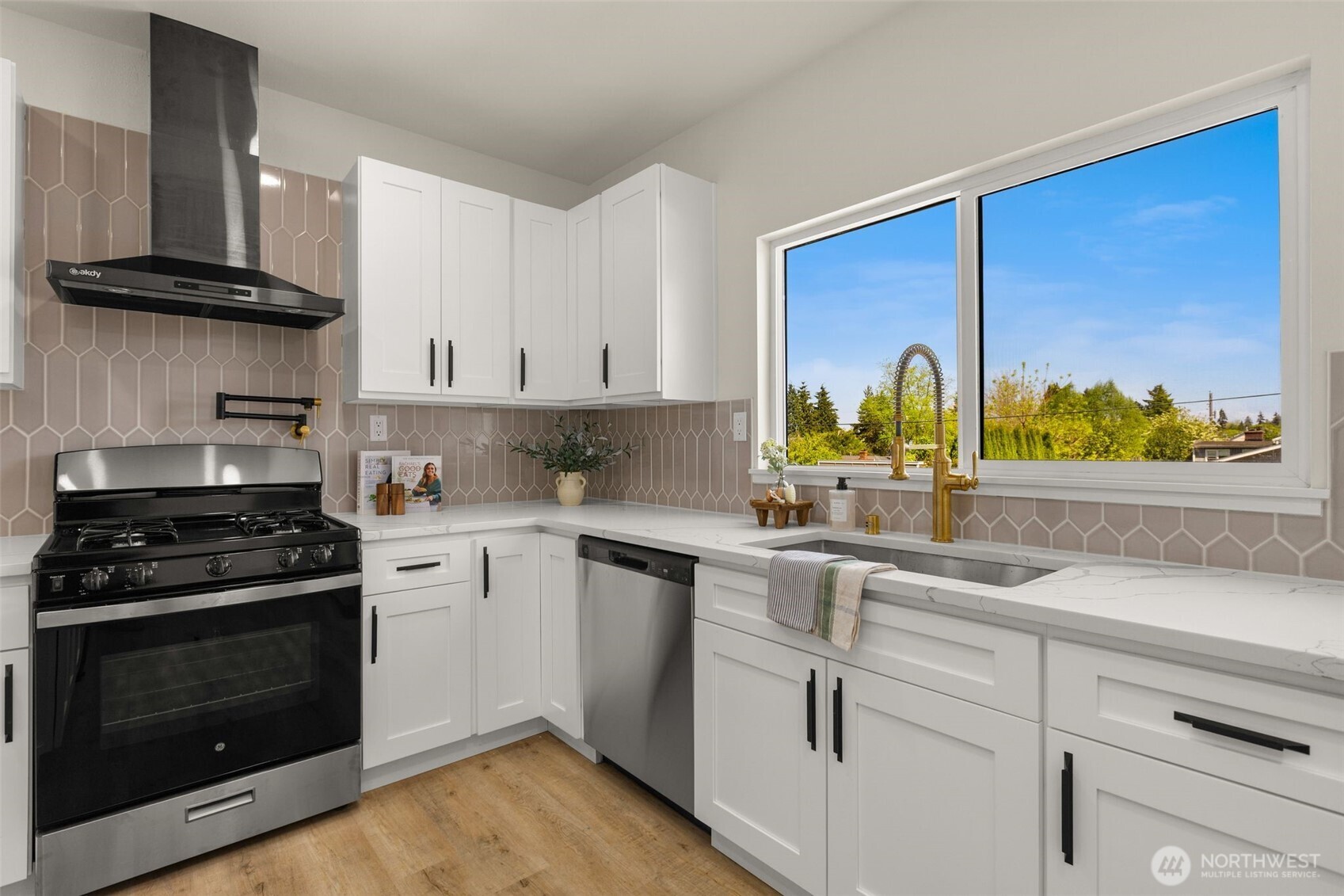 917 N Lawrence Street , Tacoma, WA 98406