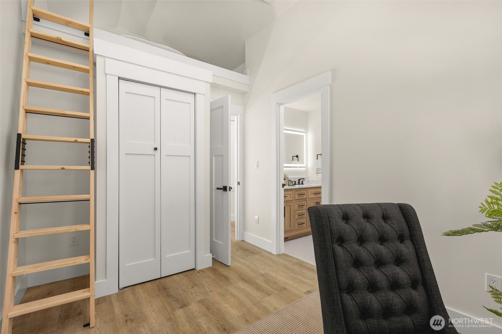 917 N Lawrence Street , Tacoma, WA 98406