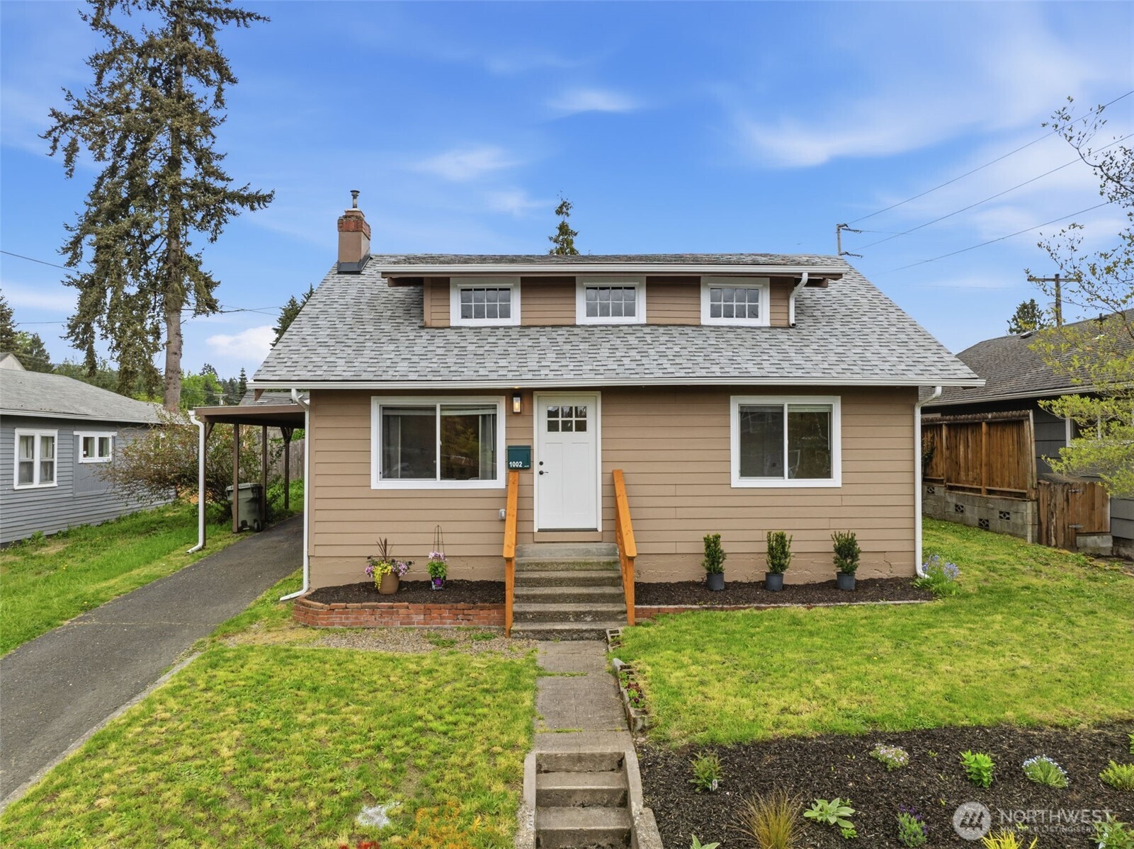 1002 N 6th Avenue , Kelso, WA 98626