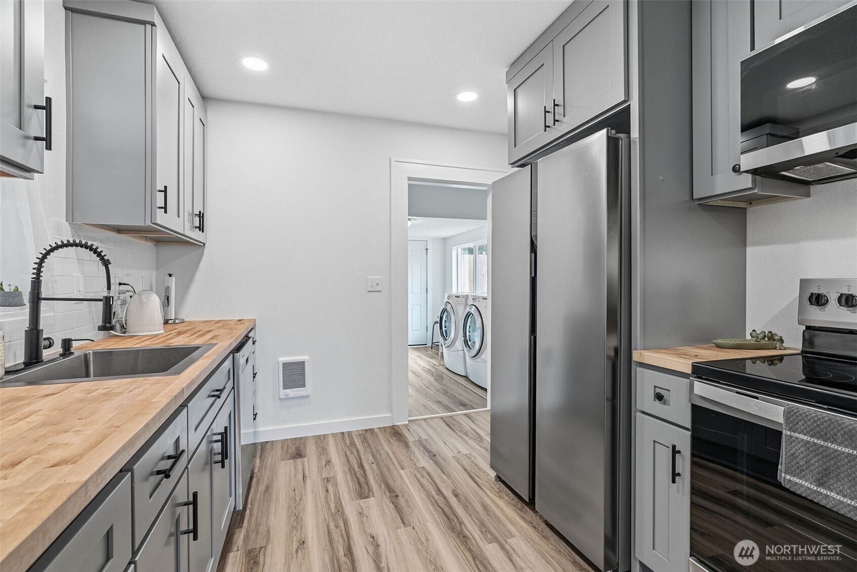 1002 N 6th Avenue , Kelso, WA 98626