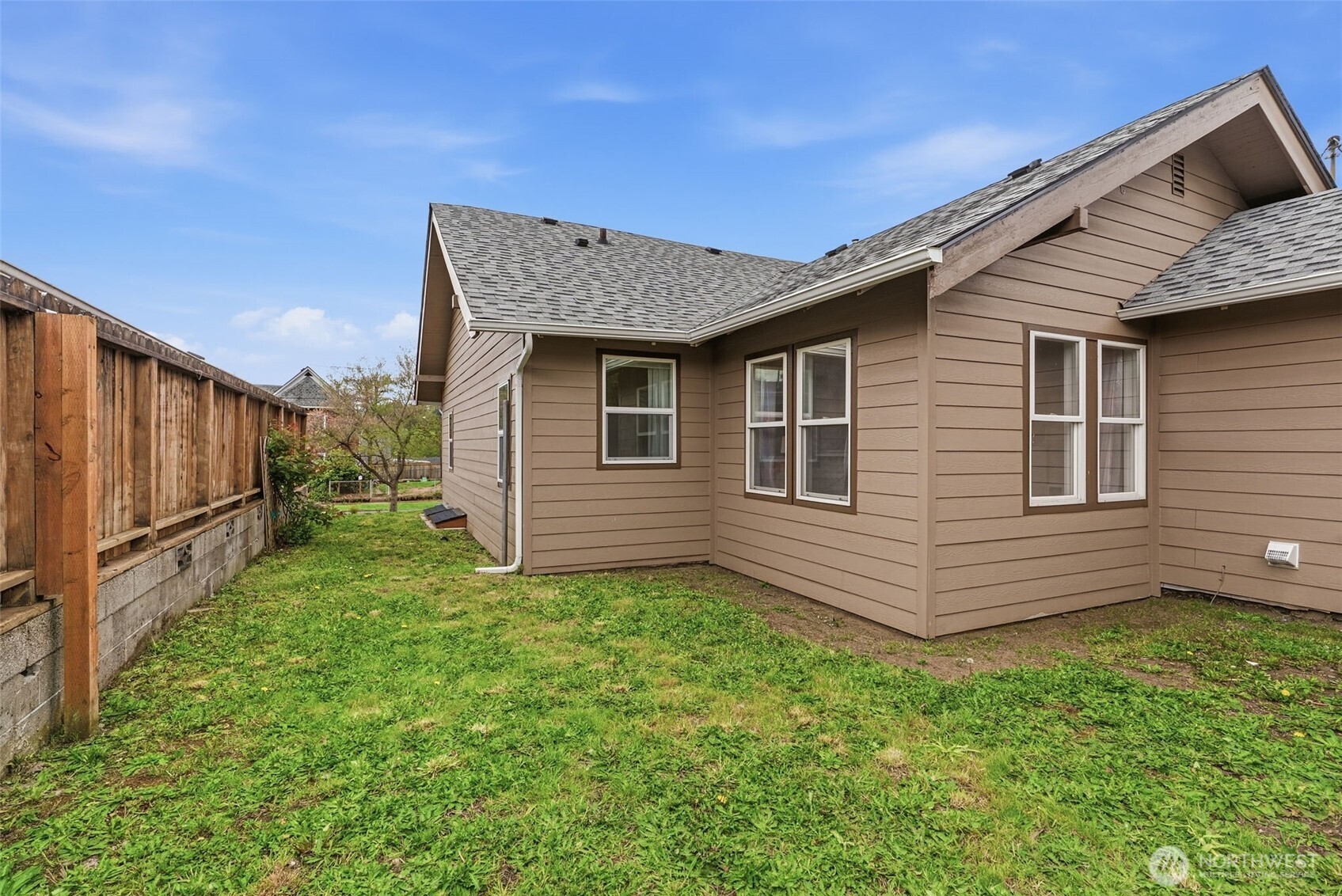 1002 N 6th Avenue , Kelso, WA 98626