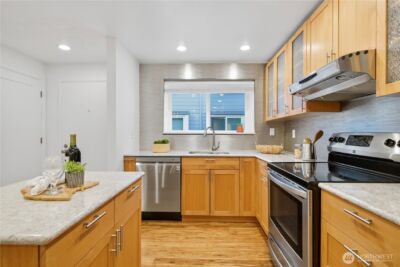 131 146th Avenue SE, Bellevue, WA 98007 - Photo 2