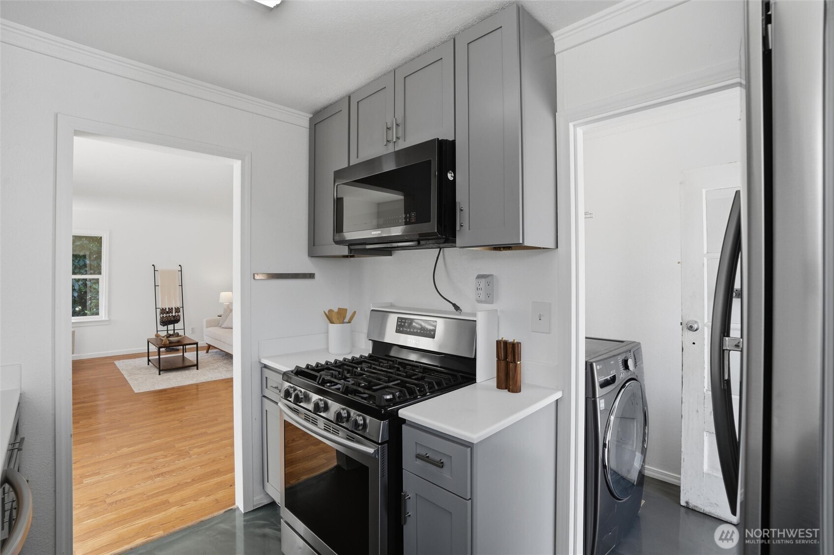 1329 N Cambrian Avenue , Bremerton, WA 98312