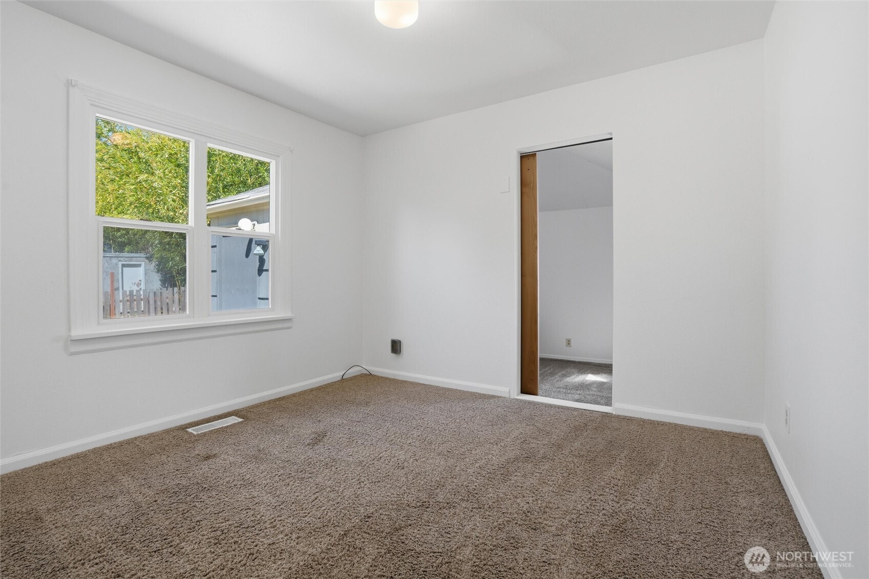 1329 N Cambrian Avenue , Bremerton, WA 98312