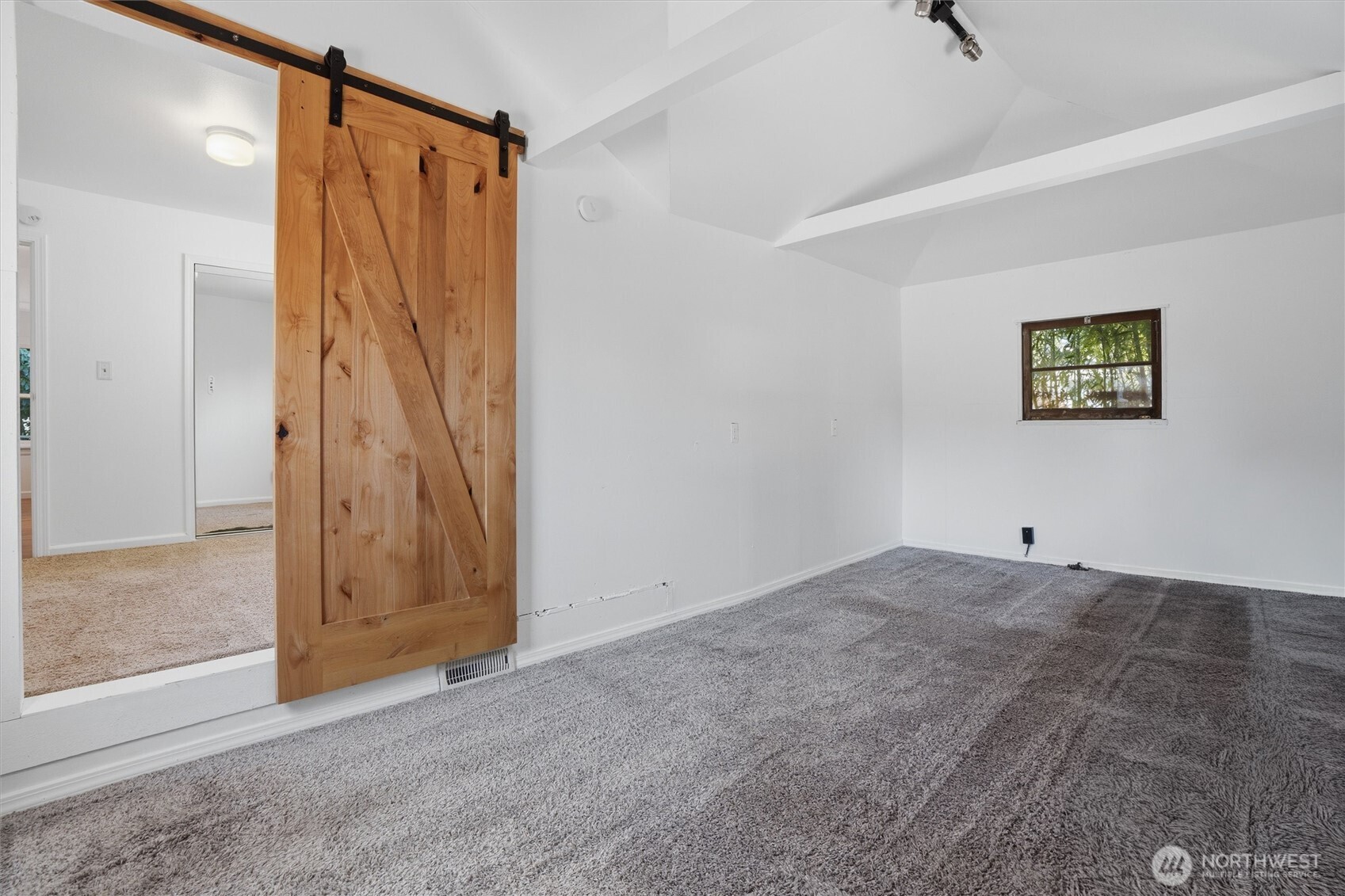 1329 N Cambrian Avenue , Bremerton, WA 98312