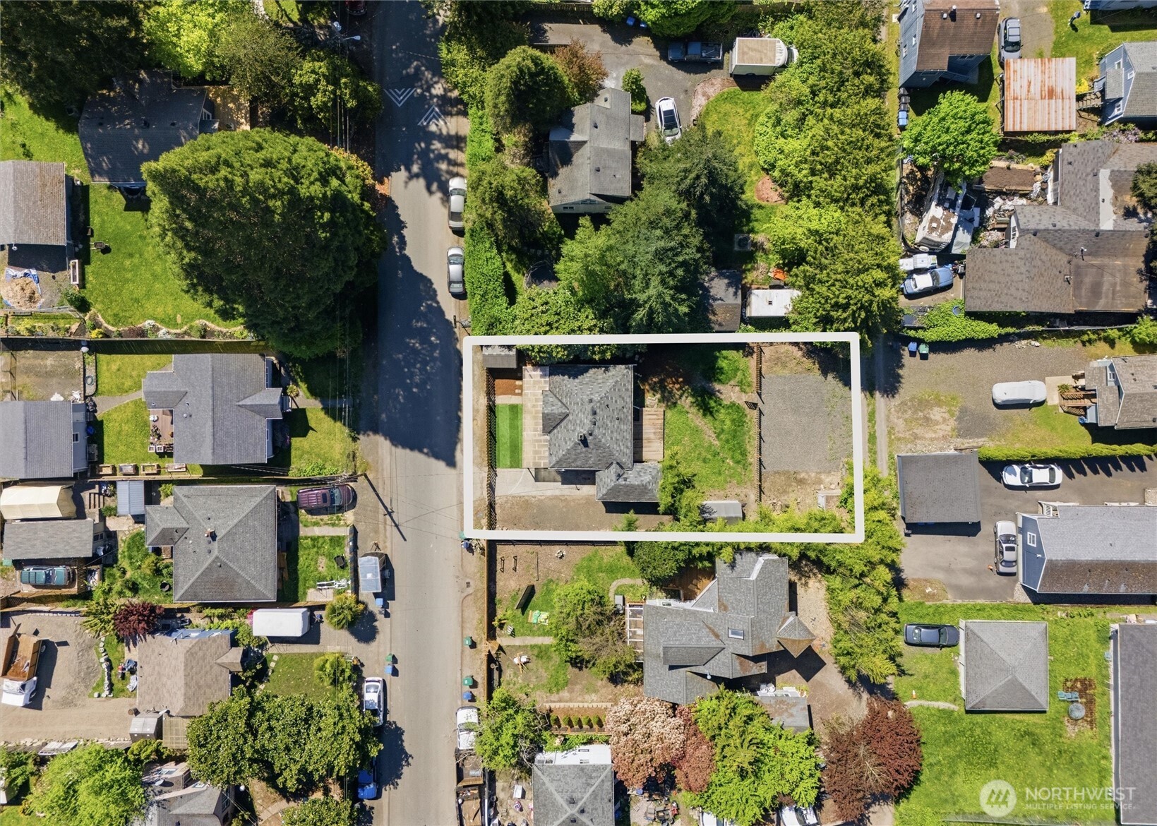 1329 N Cambrian Avenue , Bremerton, WA 98312