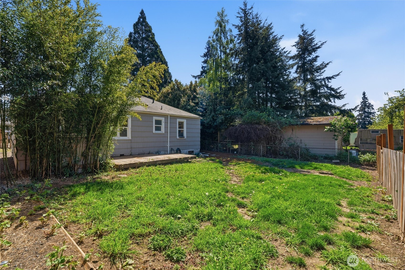 1329 N Cambrian Avenue , Bremerton, WA 98312