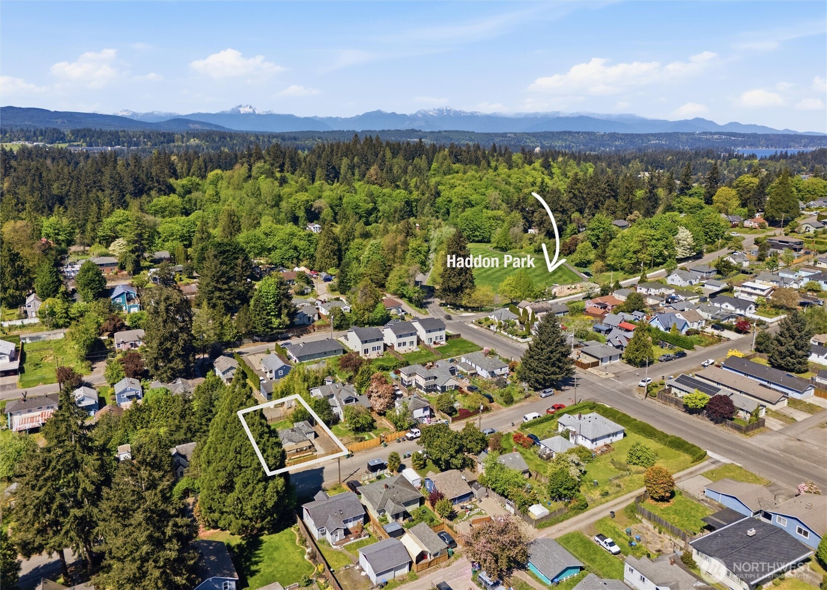 1329 N Cambrian Avenue , Bremerton, WA 98312