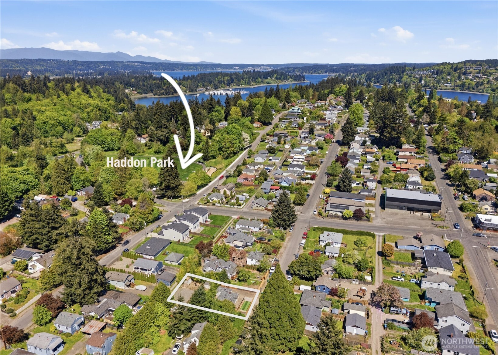 1329 N Cambrian Avenue , Bremerton, WA 98312
