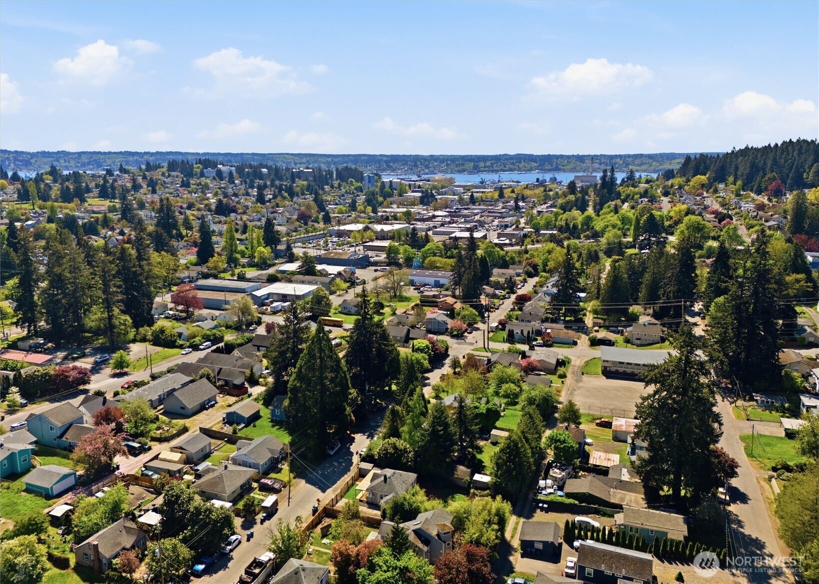 1329 N Cambrian Avenue , Bremerton, WA 98312