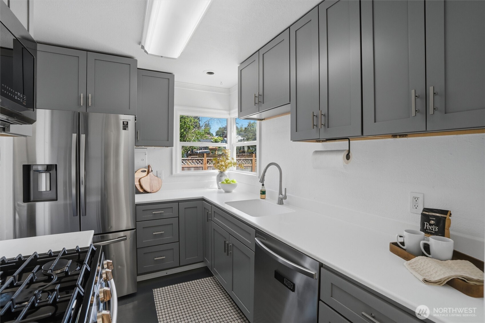 1329 N Cambrian Avenue , Bremerton, WA 98312