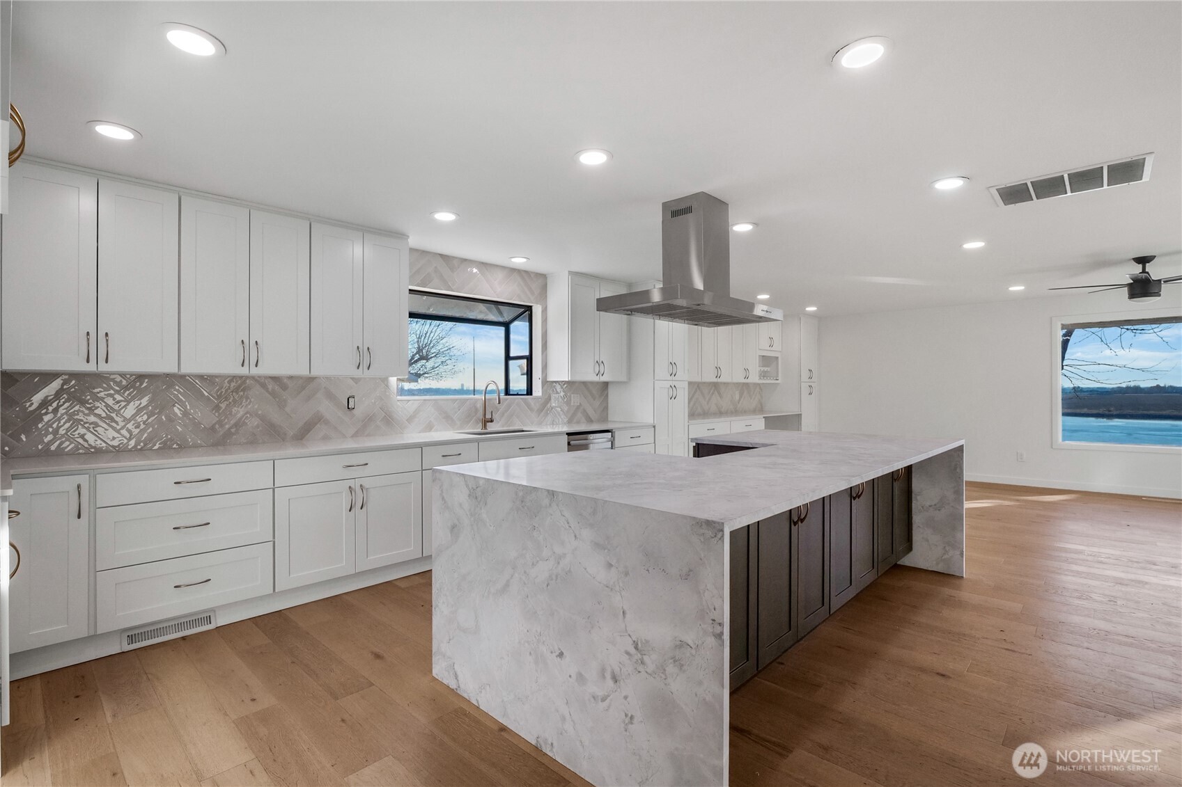 306 N Crestview Drive , Moses Lake, WA 98837