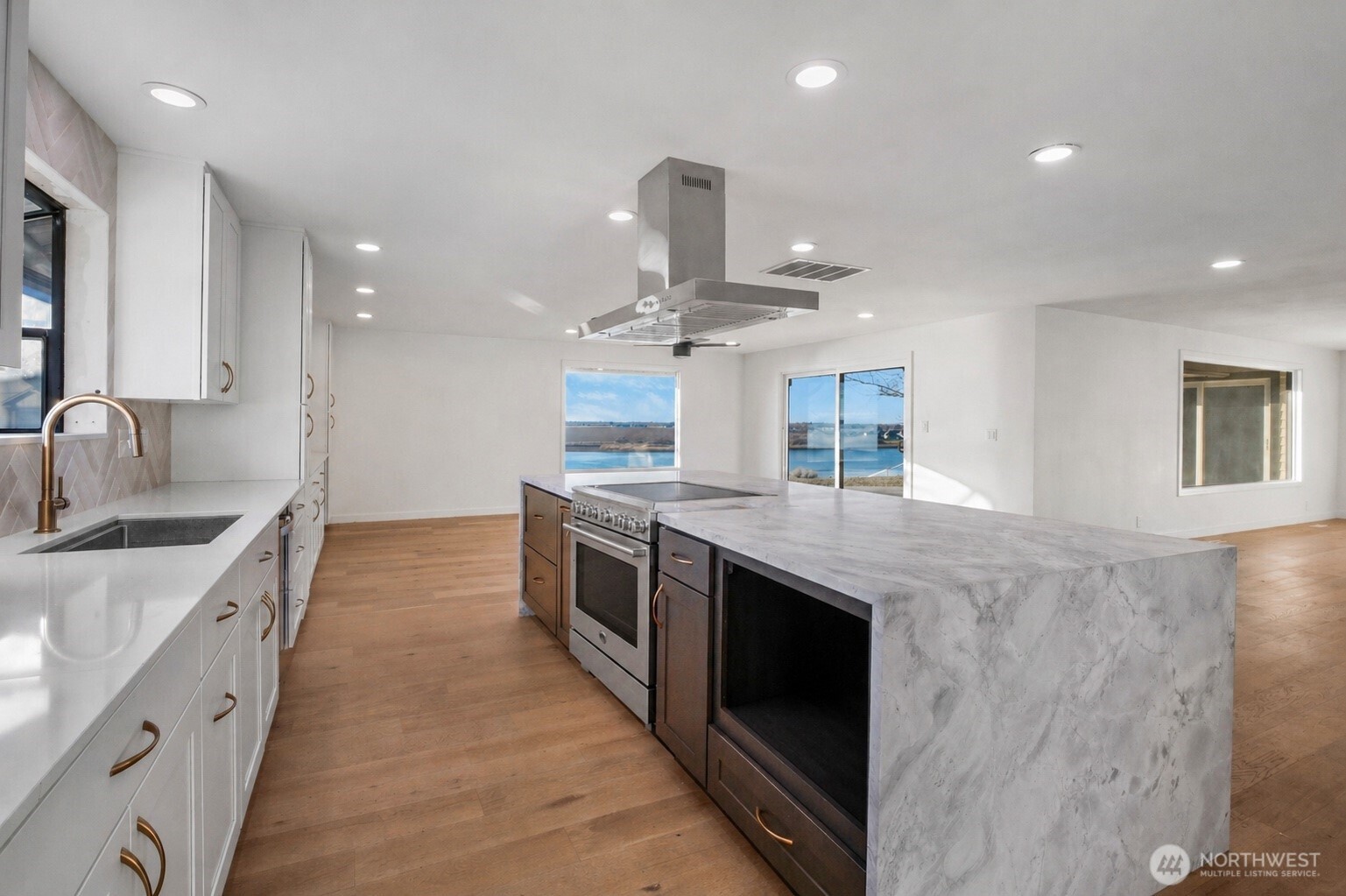 306 N Crestview Drive , Moses Lake, WA 98837