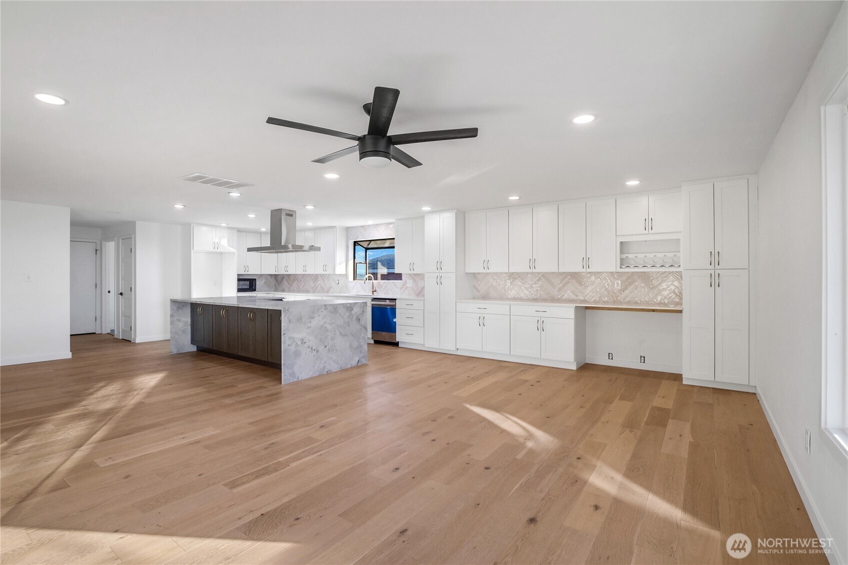 306 N Crestview Drive , Moses Lake, WA 98837