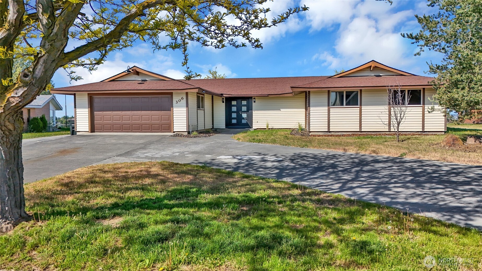 306 N Crestview Drive , Moses Lake, WA 98837