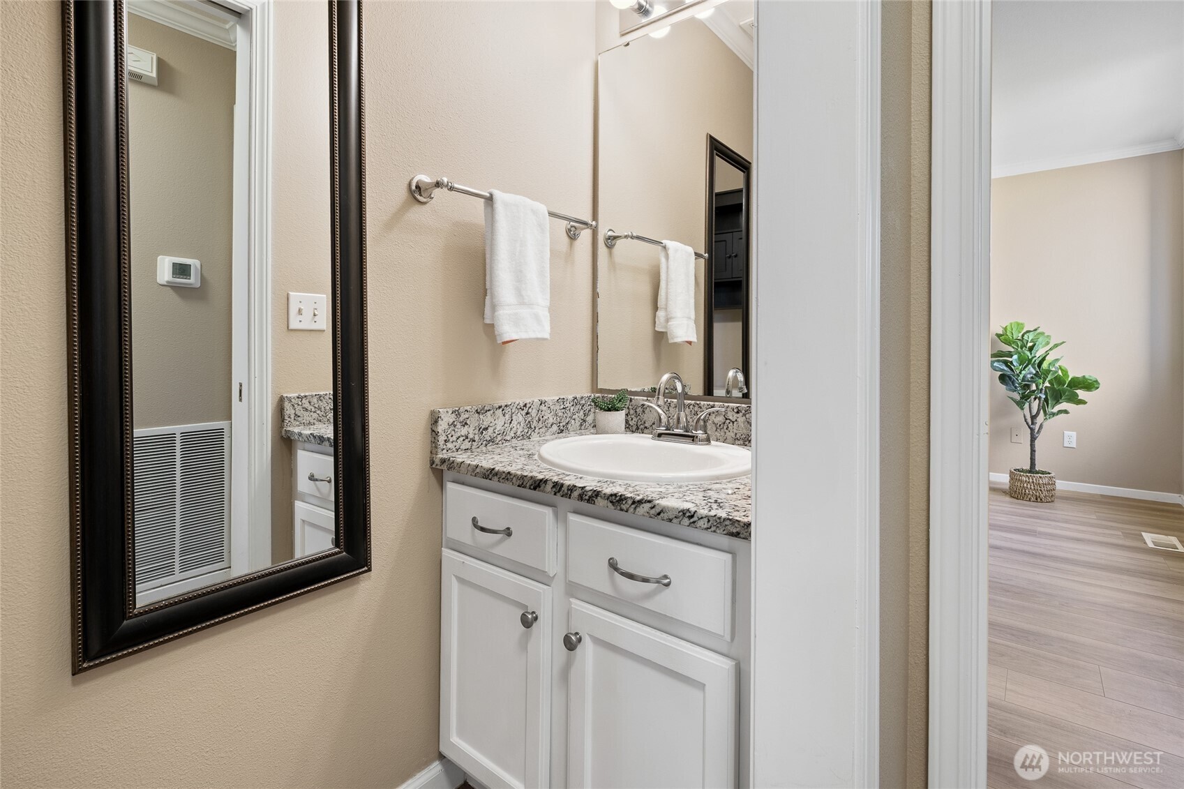 807 W Main Street #B, Monroe, WA 98272