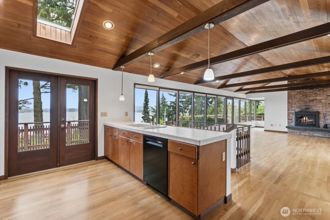 1415 38th Avenue , Seattle, WA 98122