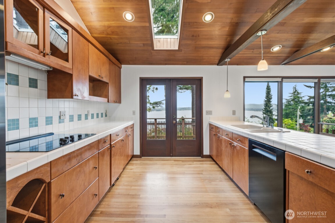 1415 38th Avenue , Seattle, WA 98122