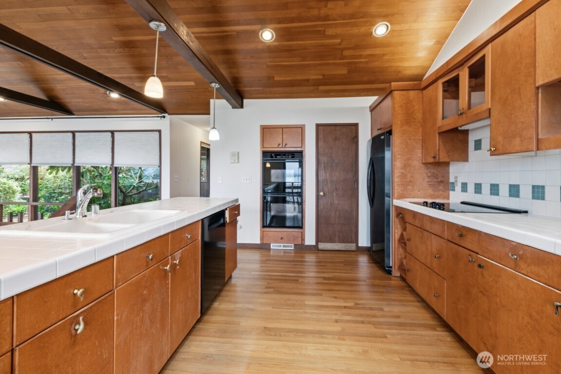 1415 38th Avenue , Seattle, WA 98122