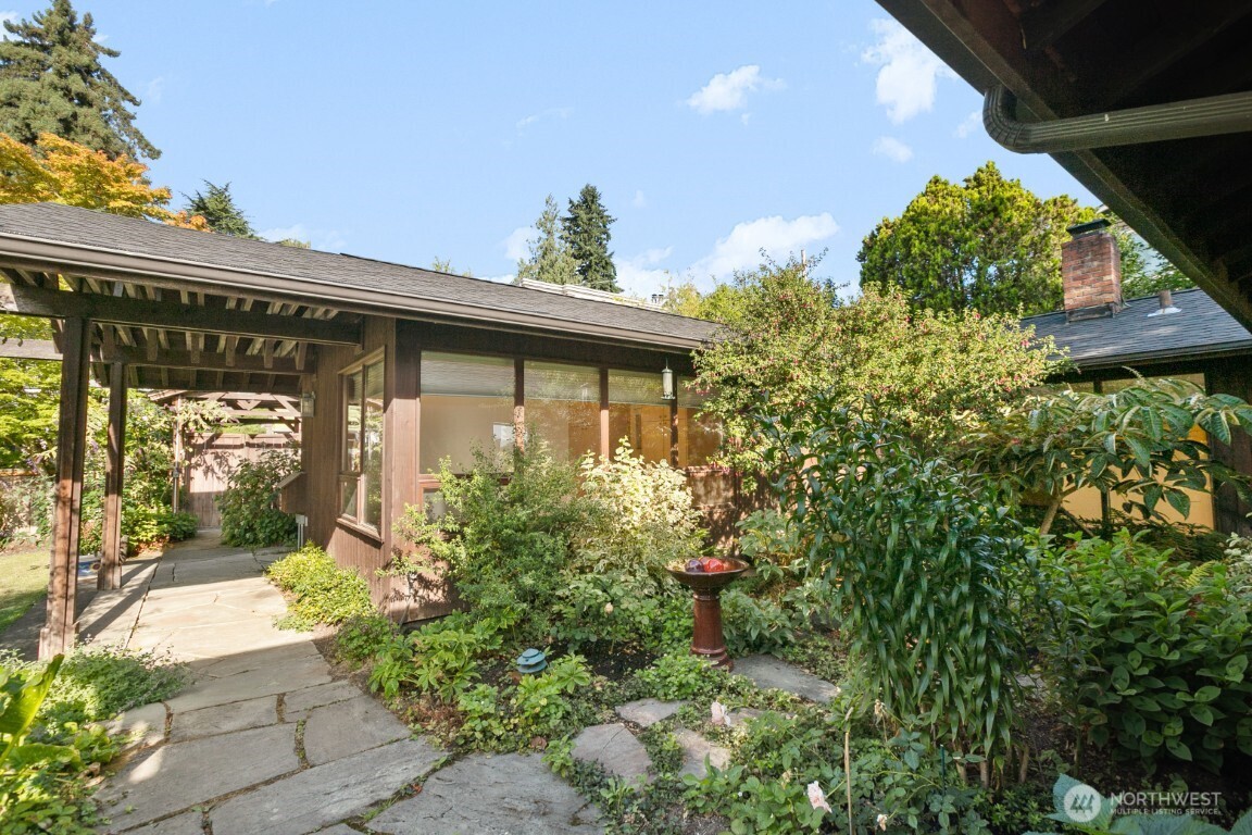 1415 38th Avenue , Seattle, WA 98122