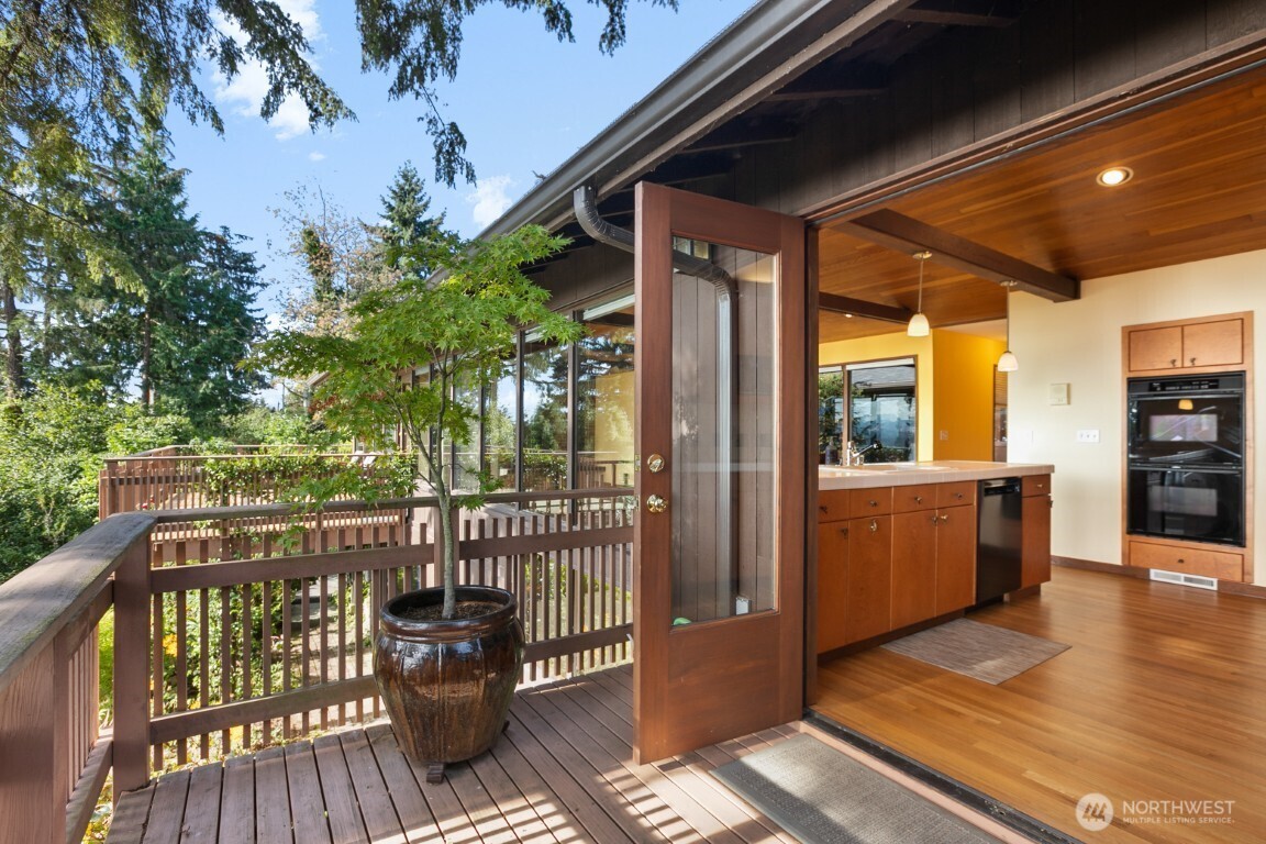 1415 38th Avenue , Seattle, WA 98122